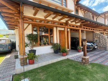 VENTA HERMOSA CASA NUEVA  - 3 DORMITORIOS - ESTUDIO - SALA DE ESTAR- SANTA ROSA - TUMBACO