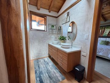 VENTA HERMOSA CASA NUEVA  - 3 DORMITORIOS - ESTUDIO - SALA DE ESTAR- SANTA ROSA - TUMBACO