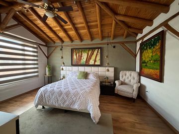 VENTA HERMOSA CASA NUEVA  - 3 DORMITORIOS - ESTUDIO - SALA DE ESTAR- SANTA ROSA - TUMBACO