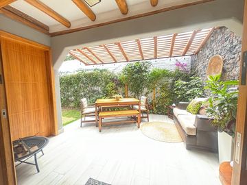 VENTA HERMOSA CASA NUEVA  - 3 DORMITORIOS - ESTUDIO - SALA DE ESTAR- SANTA ROSA - TUMBACO