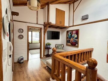 VENTA HERMOSA CASA NUEVA  - 3 DORMITORIOS - ESTUDIO - SALA DE ESTAR- SANTA ROSA - TUMBACO