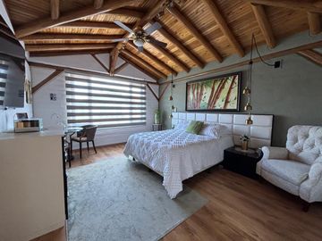 VENTA HERMOSA CASA NUEVA  - 3 DORMITORIOS - ESTUDIO - SALA DE ESTAR- SANTA ROSA - TUMBACO