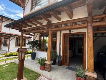 VENTA HERMOSA CASA NUEVA  - 3 DORMITORIOS - ESTUDIO - SALA DE ESTAR- SANTA ROSA - TUMBACO