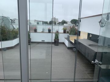 Exclusivo Penthouse con Terraza con Amplio Jardín