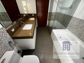 Exclusivo Penthouse con Terraza con Amplio Jardín