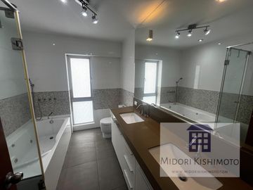 Exclusivo Penthouse con Terraza con Amplio Jardín