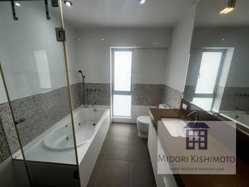 Exclusivo Penthouse con Terraza con Amplio Jardín