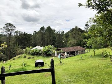 CASA CAMPESTRE EN CONJUNTO CERRADO EN LA VIA SAN ANTONIO LA CEJA.