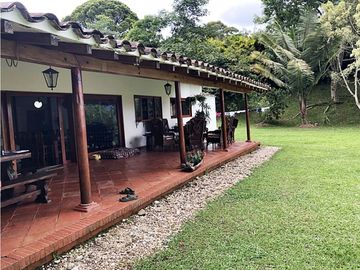 CASA CAMPESTRE EN CONJUNTO CERRADO EN LA VIA SAN ANTONIO LA CEJA.
