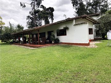 CASA CAMPESTRE EN CONJUNTO CERRADO EN LA VIA SAN ANTONIO LA CEJA.