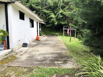 CASA CAMPESTRE EN CONJUNTO CERRADO EN LA VIA SAN ANTONIO LA CEJA.