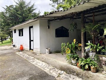 CASA CAMPESTRE EN CONJUNTO CERRADO EN LA VIA SAN ANTONIO LA CEJA.