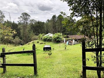 CASA CAMPESTRE EN CONJUNTO CERRADO EN LA VIA SAN ANTONIO LA CEJA.