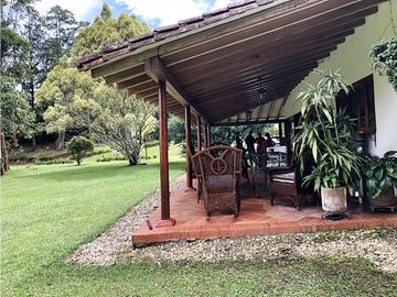 CASA CAMPESTRE EN CONJUNTO CERRADO EN LA VIA SAN ANTONIO LA CEJA.