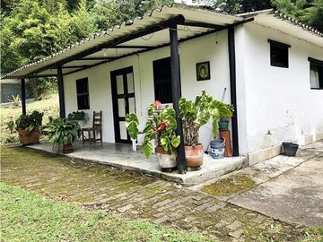 CASA CAMPESTRE EN CONJUNTO CERRADO EN LA VIA SAN ANTONIO LA CEJA.