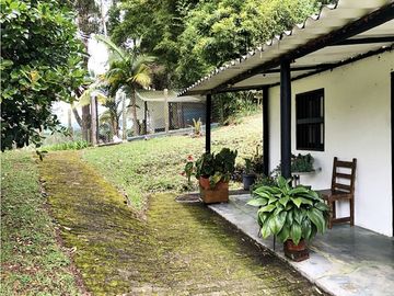 CASA CAMPESTRE EN CONJUNTO CERRADO EN LA VIA SAN ANTONIO LA CEJA.