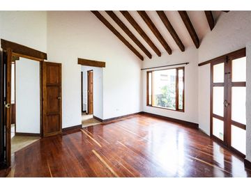 Casa en unidad cerrada cerca a San Antonio