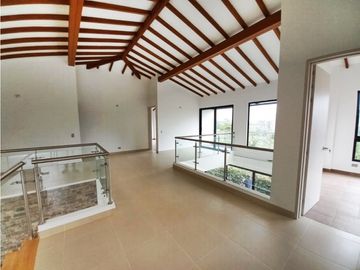 Casa en unidad cerrada en Rionegro cerca a comfama