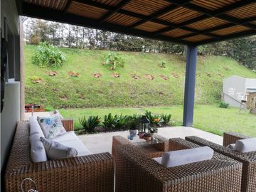 CASA EN EL RETIRO EN CONJUNTO CERRADO