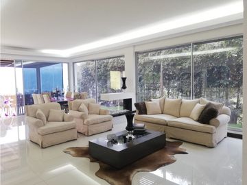 CASA EN EL RETIRO EN CONJUNTO CERRADO