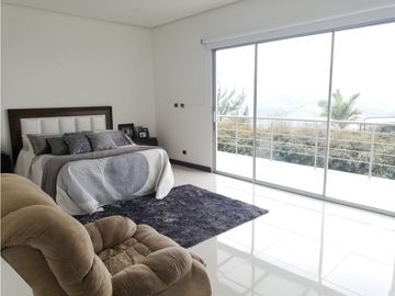 CASA EN EL RETIRO EN CONJUNTO CERRADO