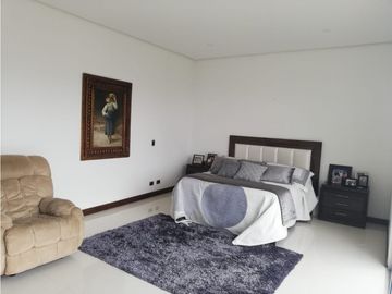 CASA EN EL RETIRO EN CONJUNTO CERRADO