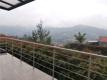 CASA EN EL RETIRO EN CONJUNTO CERRADO