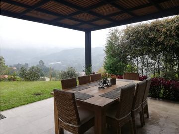 CASA EN EL RETIRO EN CONJUNTO CERRADO