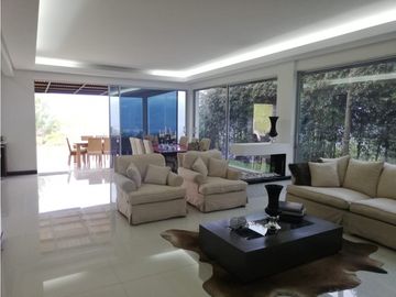 CASA EN EL RETIRO EN CONJUNTO CERRADO
