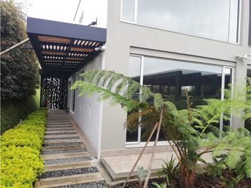 CASA EN EL RETIRO EN CONJUNTO CERRADO