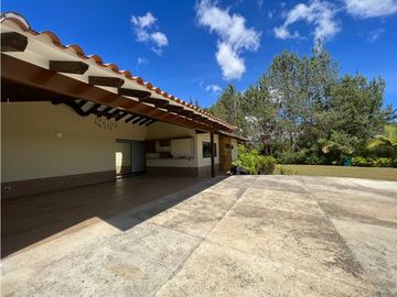 Casa campestre de 330 M² , 4 habitaciones ubicada en Quirama