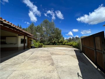 Casa campestre de 330 M² , 4 habitaciones ubicada en Quirama