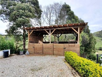 Finca Campestre de Ensueño en 9,000 m2: ¡Todo Incluido!