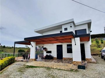 Finca Campestre de Ensueño en 9,000 m2: ¡Todo Incluido!