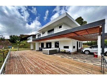Finca Campestre de Ensueño en 9,000 m2: ¡Todo Incluido!