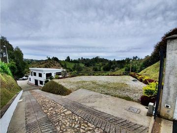Finca Campestre de Ensueño en 9,000 m2: ¡Todo Incluido!