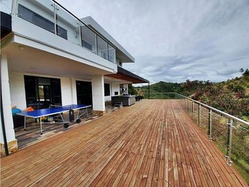 Finca Campestre de Ensueño en 9,000 m2: ¡Todo Incluido!
