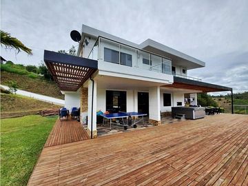 Finca Campestre de Ensueño en 9,000 m2: ¡Todo Incluido!