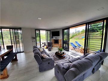 Finca Campestre de Ensueño en 9,000 m2: ¡Todo Incluido!