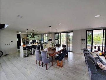 Finca Campestre de Ensueño en 9,000 m2: ¡Todo Incluido!