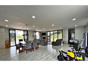 Finca Campestre de Ensueño en 9,000 m2: ¡Todo Incluido!