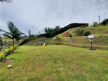 Finca Campestre de Ensueño en 9,000 m2: ¡Todo Incluido!