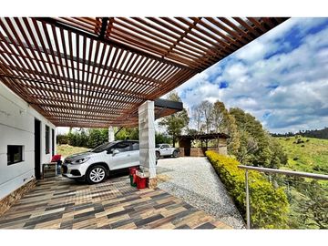 Finca Campestre de Ensueño en 9,000 m2: ¡Todo Incluido!