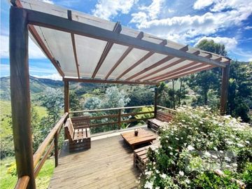 Casa Finca con 12.000 m² de lote independiente en El Retiro