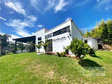 Casa Finca con 12.000 m² de lote independiente en El Retiro