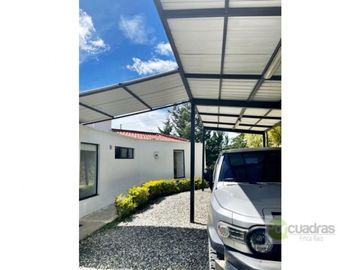 Casa Finca con 12.000 m² de lote independiente en El Retiro