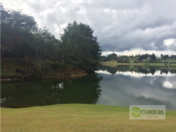Casa finca a borde de embalse la Fé en el Retiro