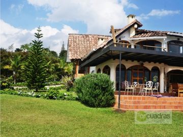 Casa finca a borde de embalse la Fé en el Retiro