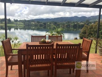 Casa finca a borde de embalse la Fé en el Retiro