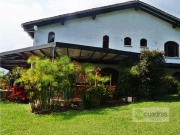 Casa finca a borde de embalse la Fé en el Retiro